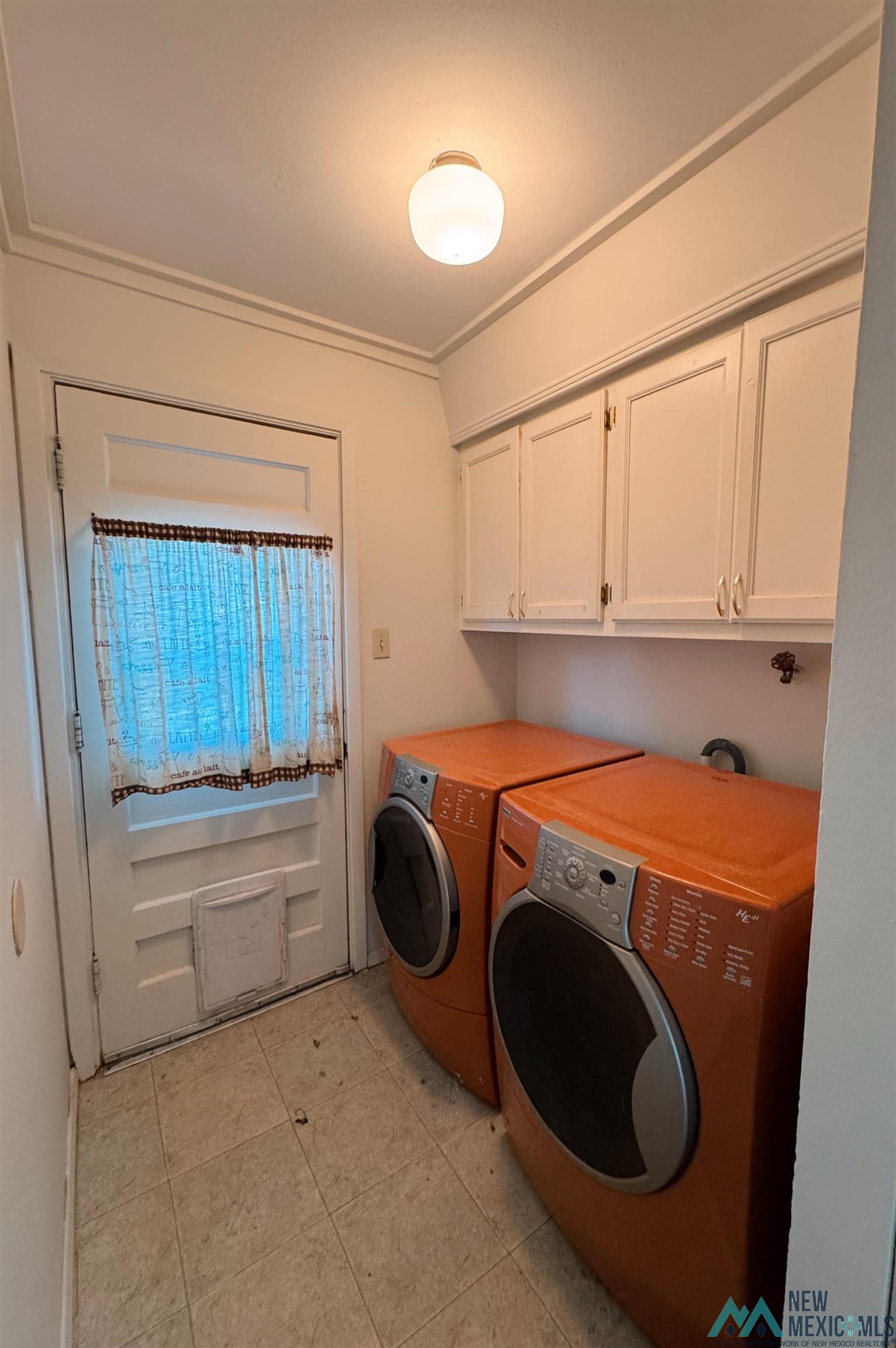 209 E Plaza