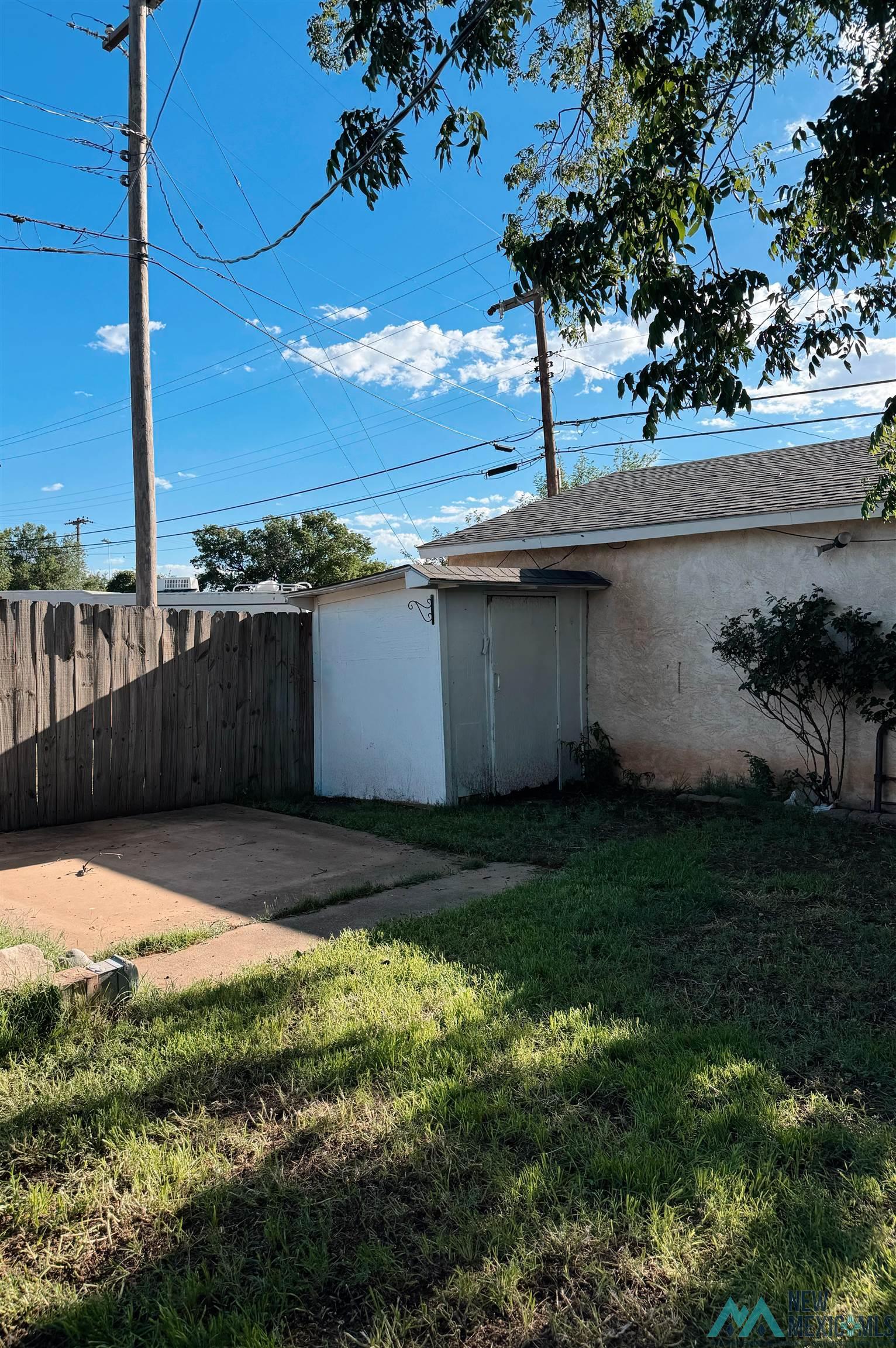 209 E Plaza