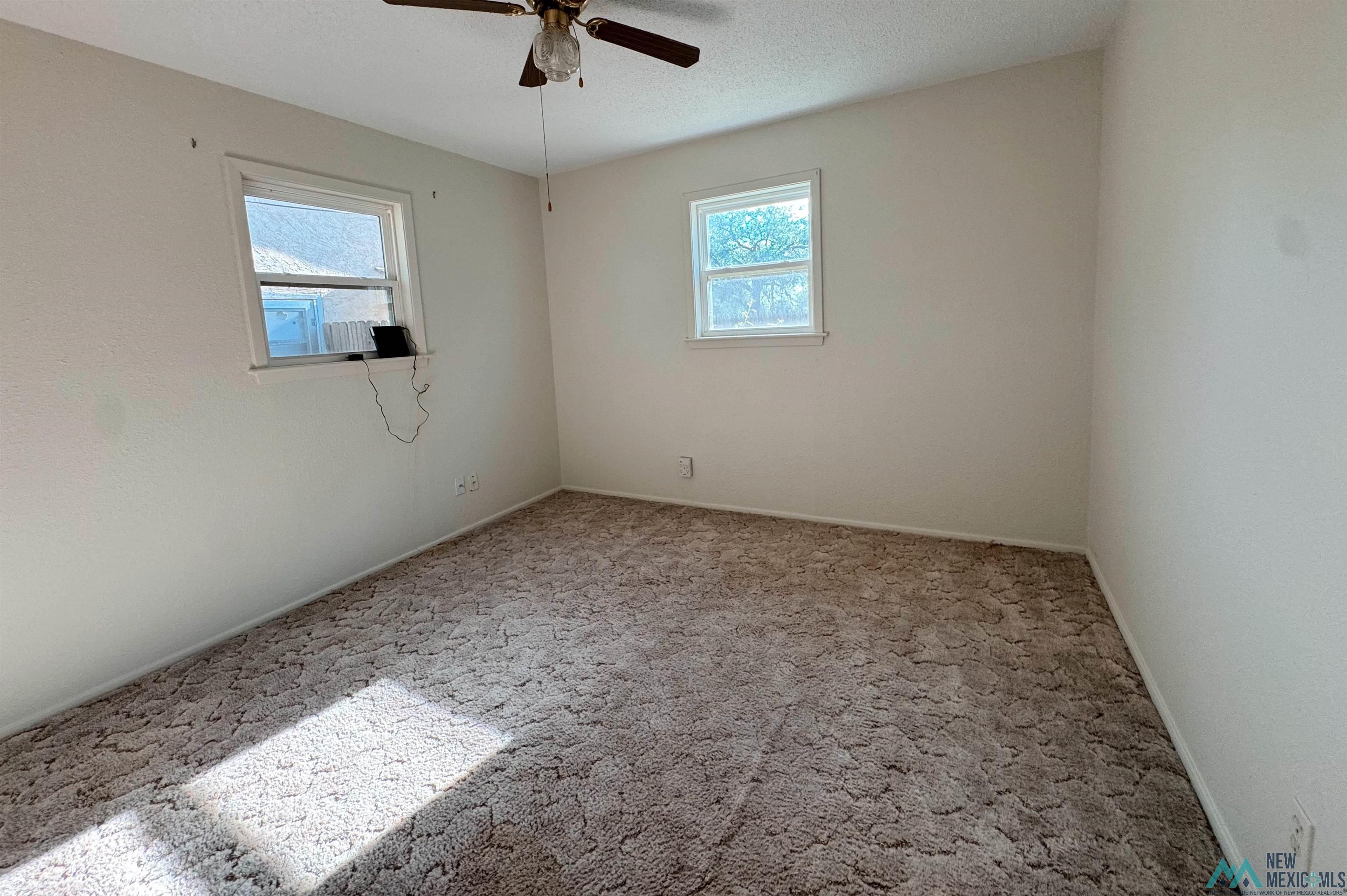 209 E Plaza