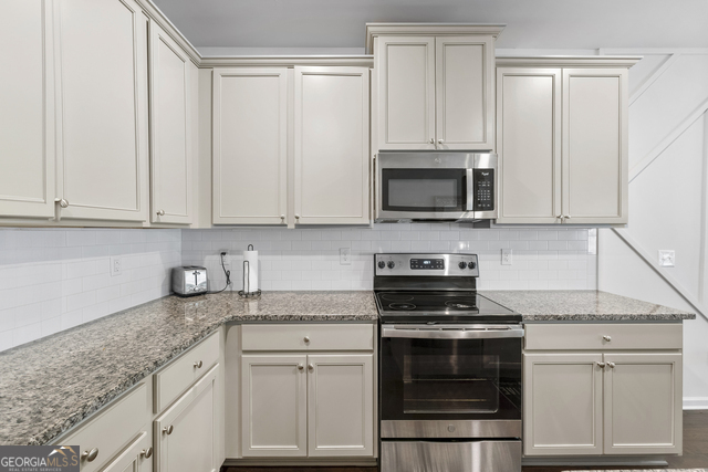 3461 Lakeview Creek # 218