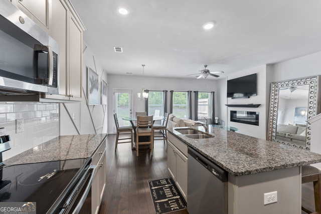 3461 Lakeview Creek # 218