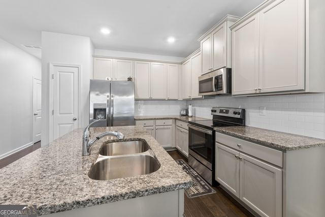 3461 Lakeview Creek # 218