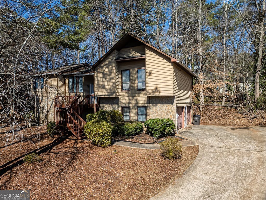 6851 Creekwood Drive