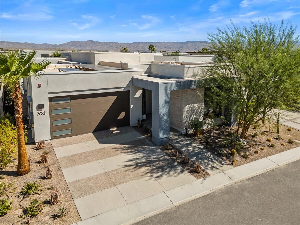702 Fountain Dr DR