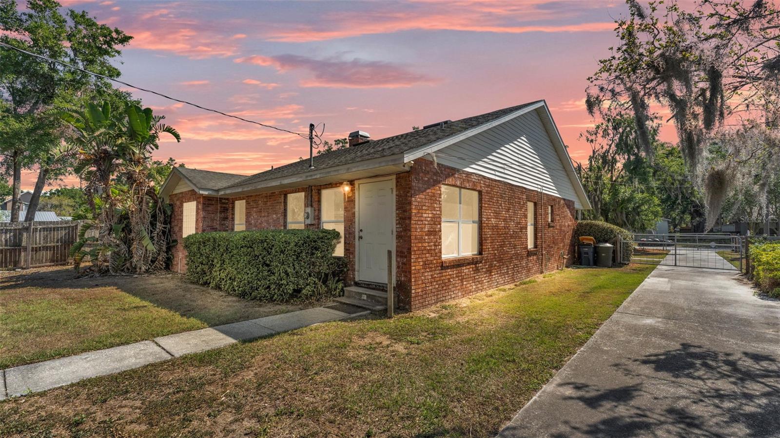 1055 SUNSET AVE