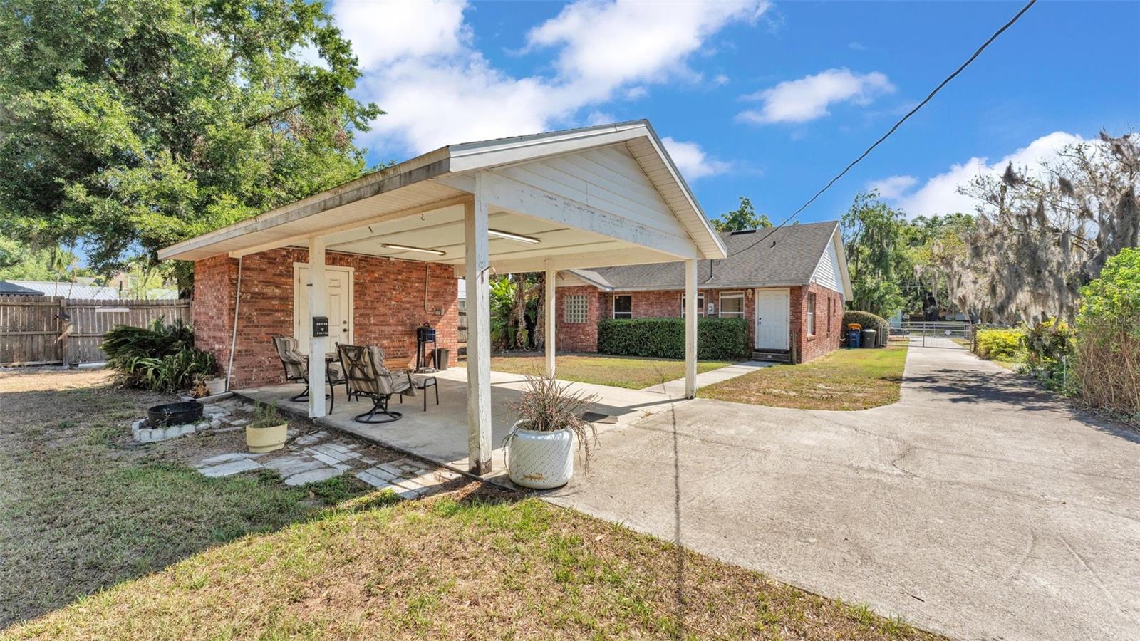 1055 SUNSET AVE