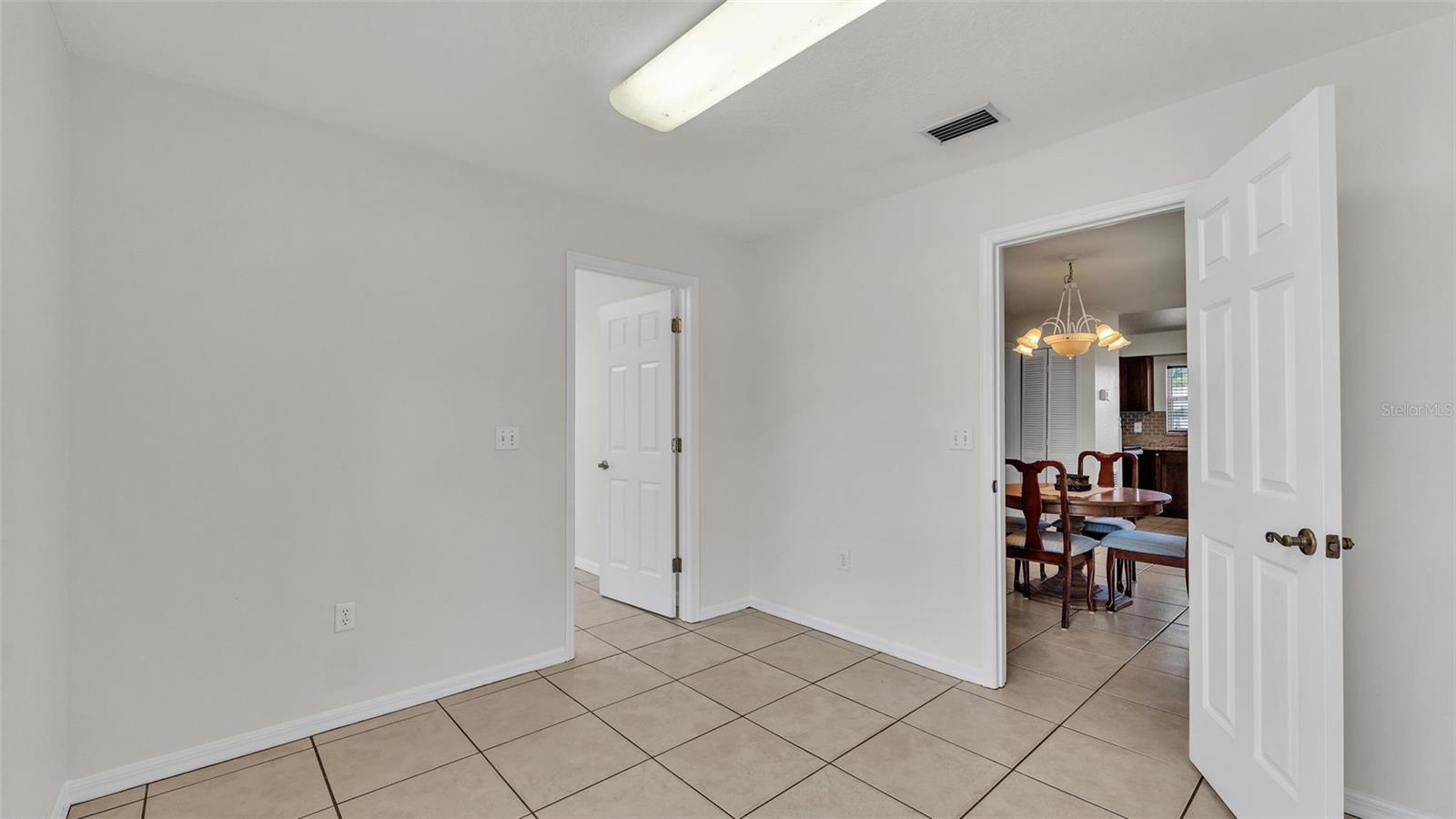 1055 SUNSET AVE