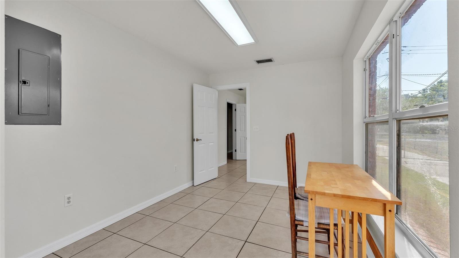 1055 SUNSET AVE