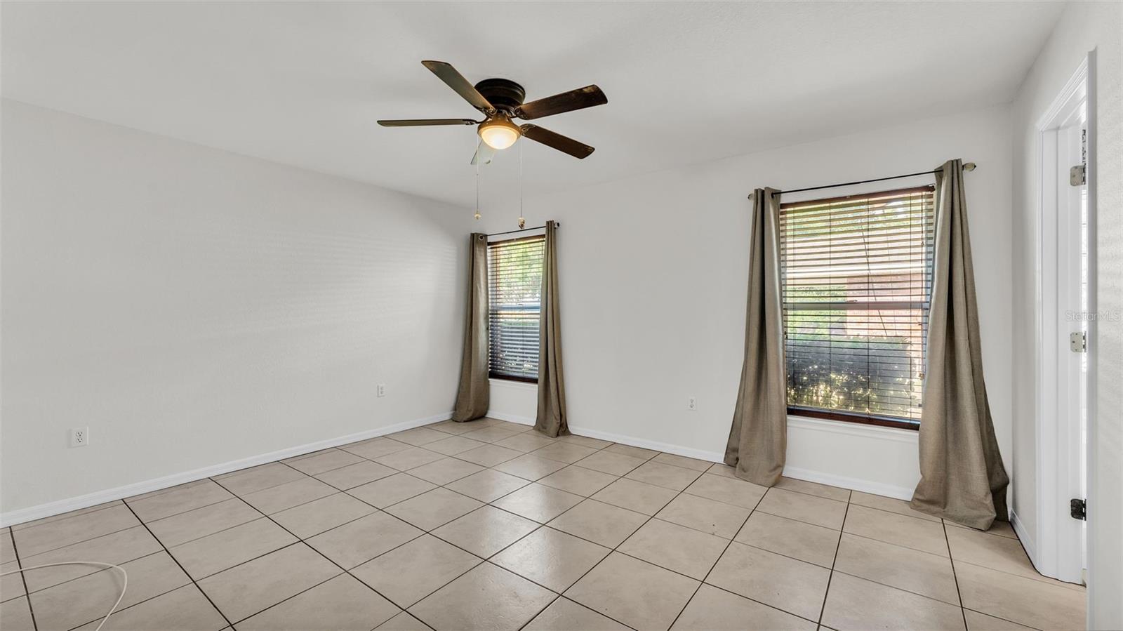 1055 SUNSET AVE