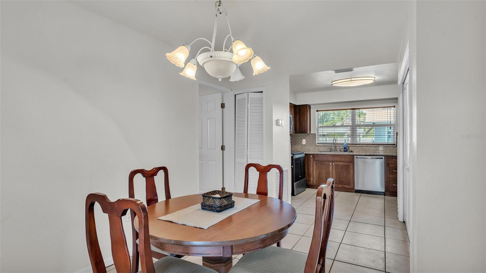 1055 SUNSET AVE