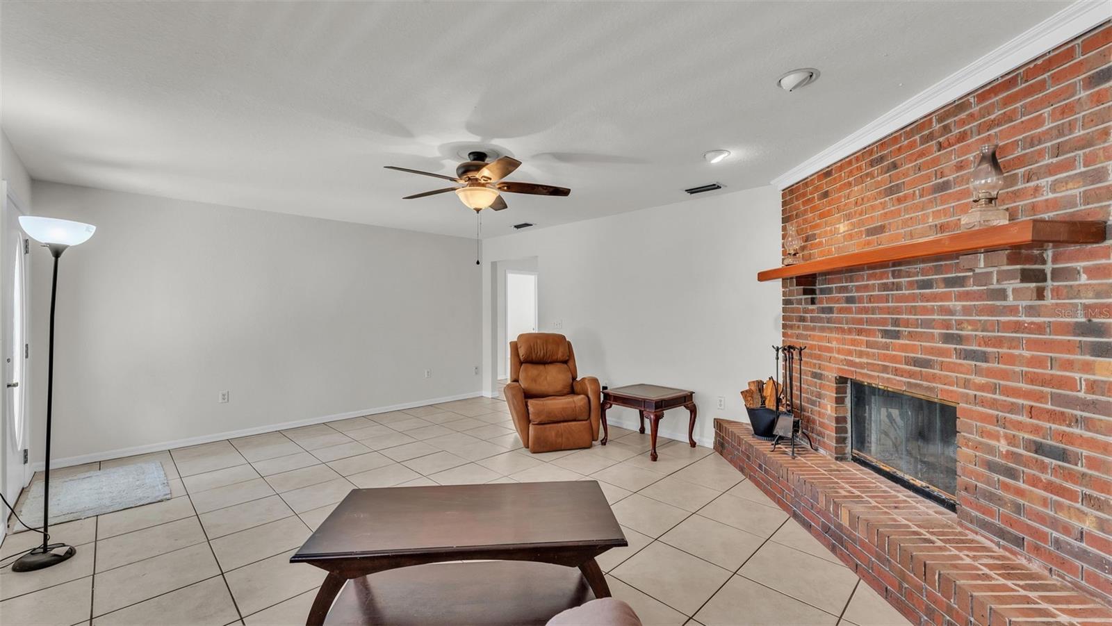 1055 SUNSET AVE