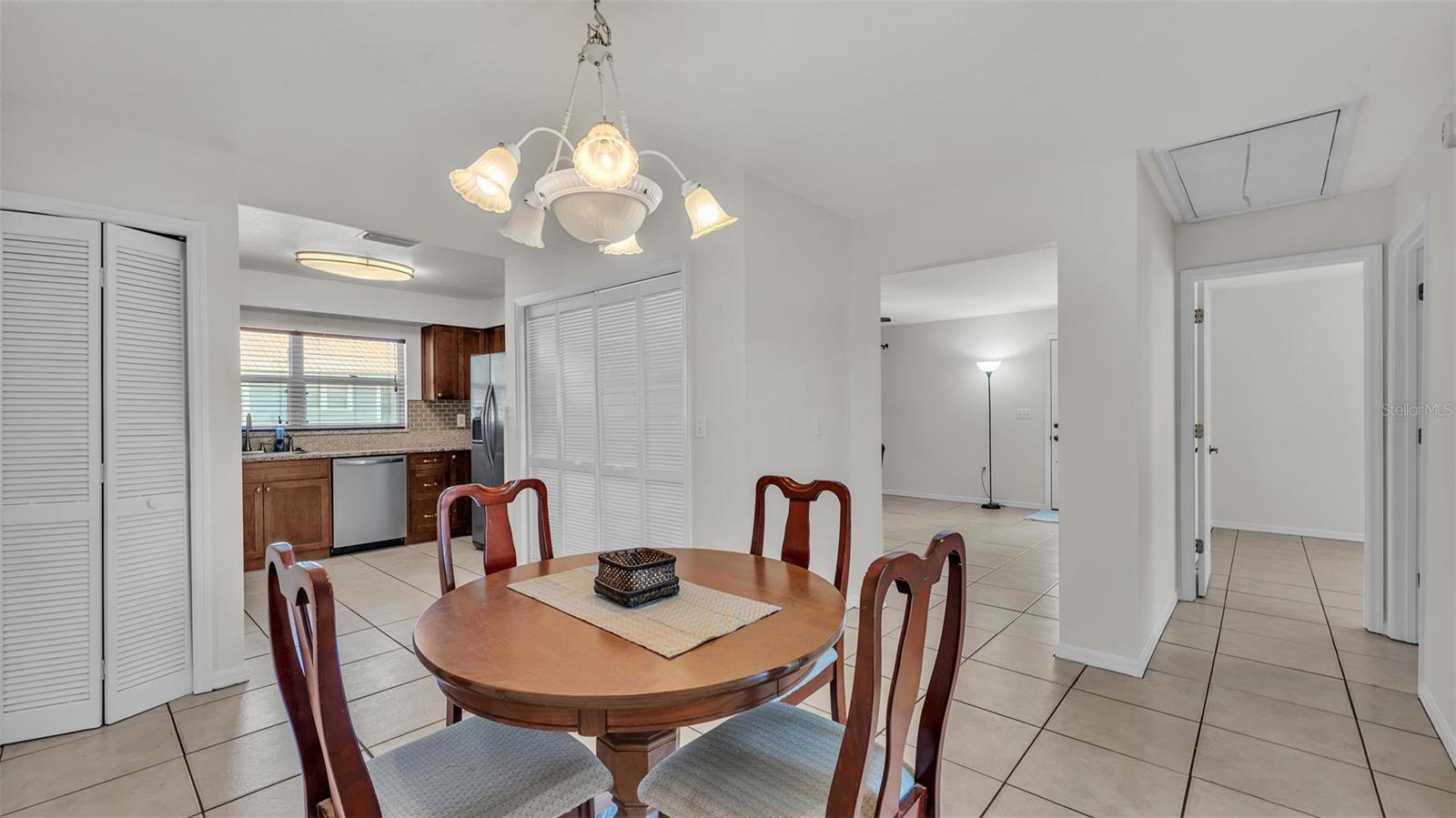 1055 SUNSET AVE