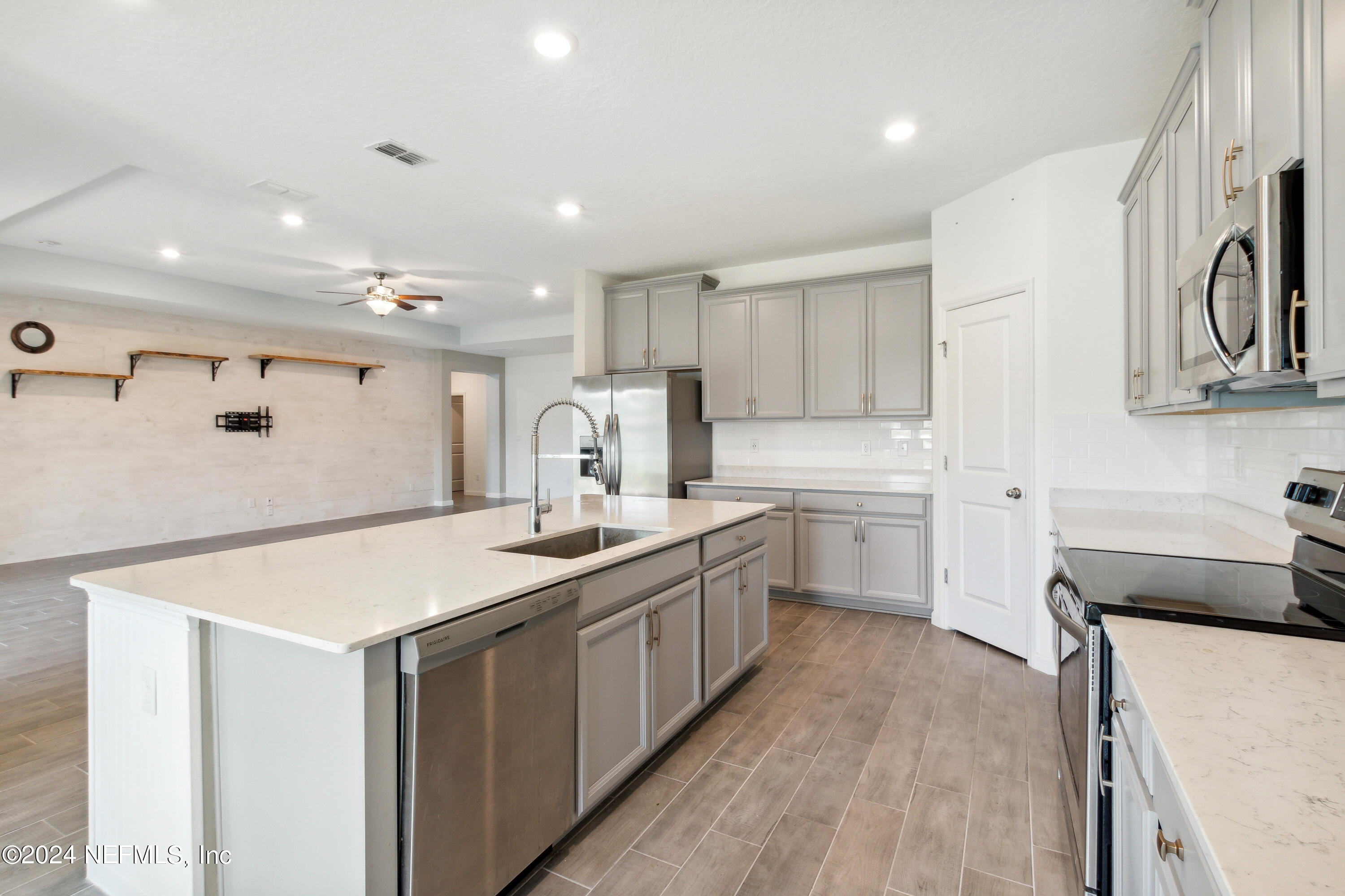 84890 FALL RIVER Parkway