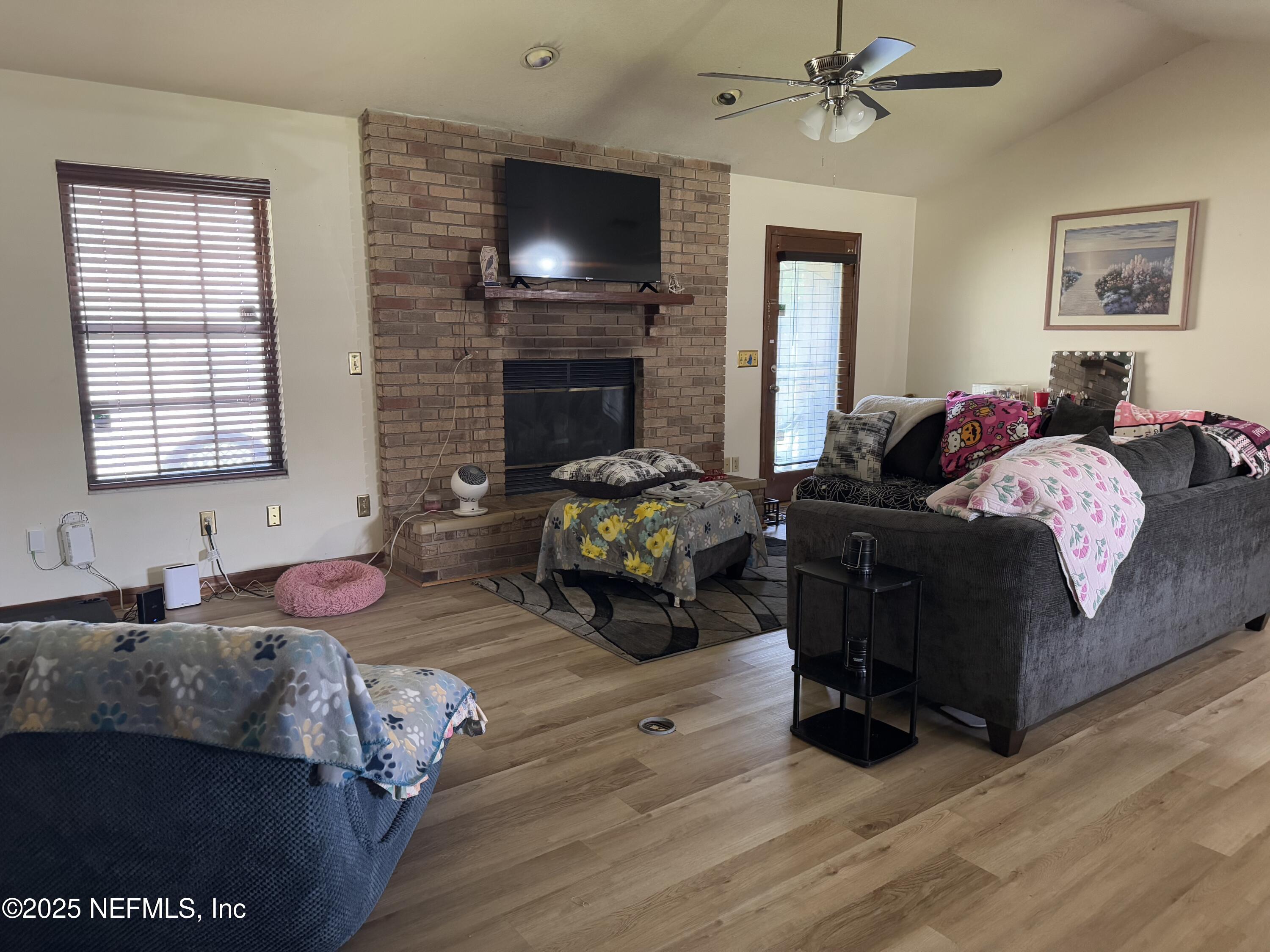 44025 WOODSIDE Lane