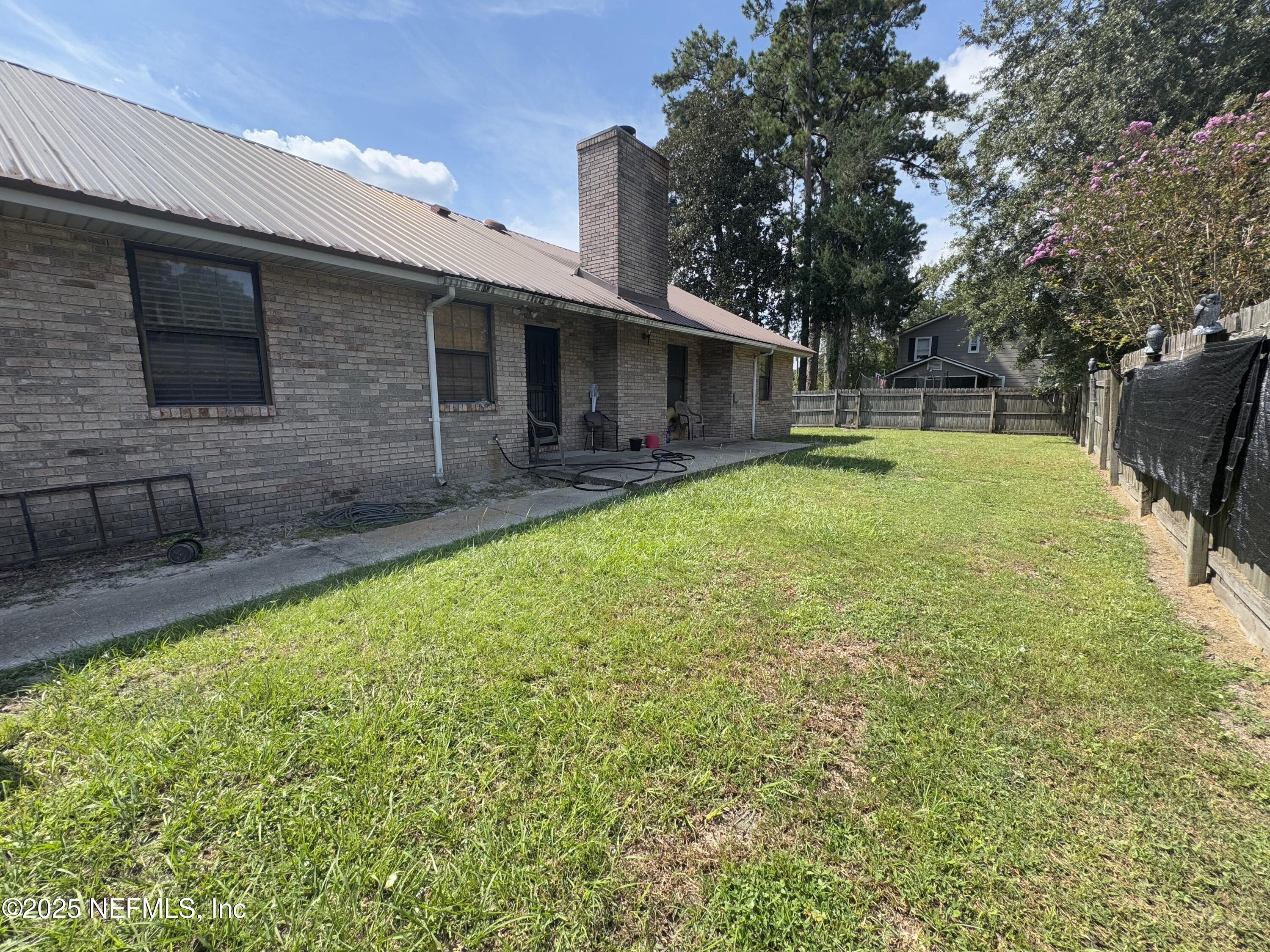 44025 WOODSIDE Lane