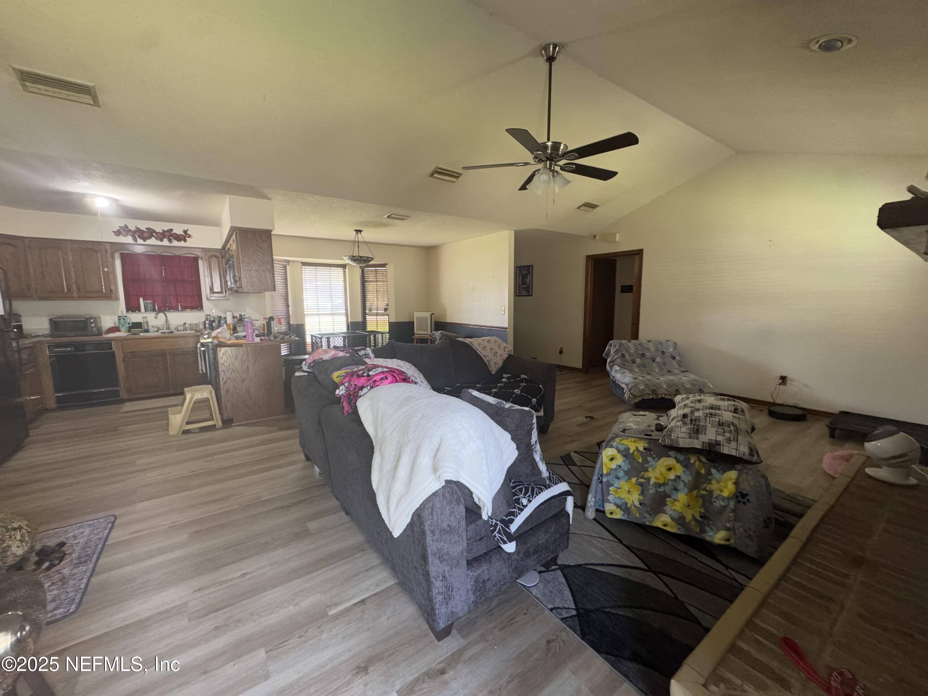 44025 WOODSIDE Lane