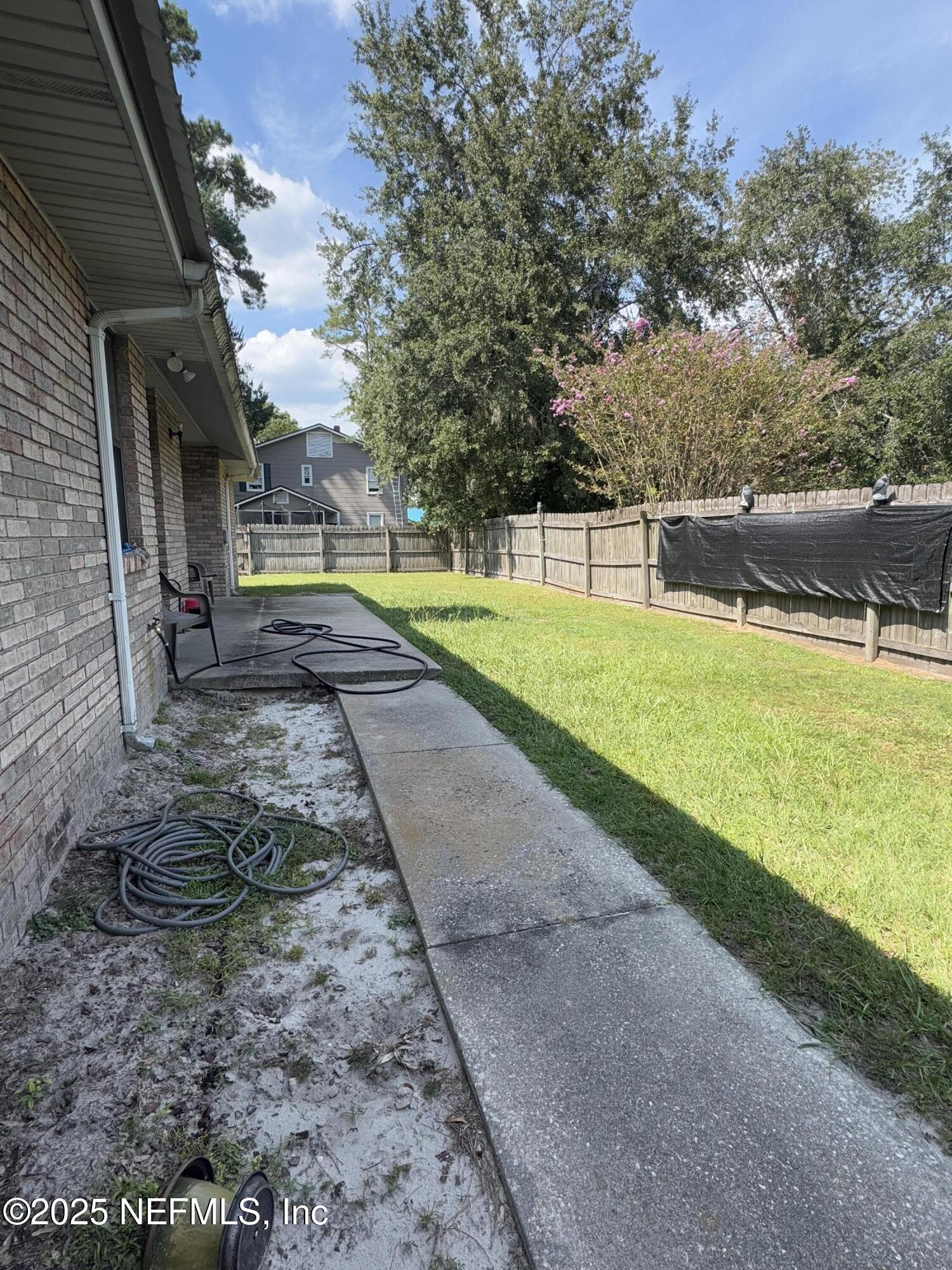 44025 WOODSIDE Lane