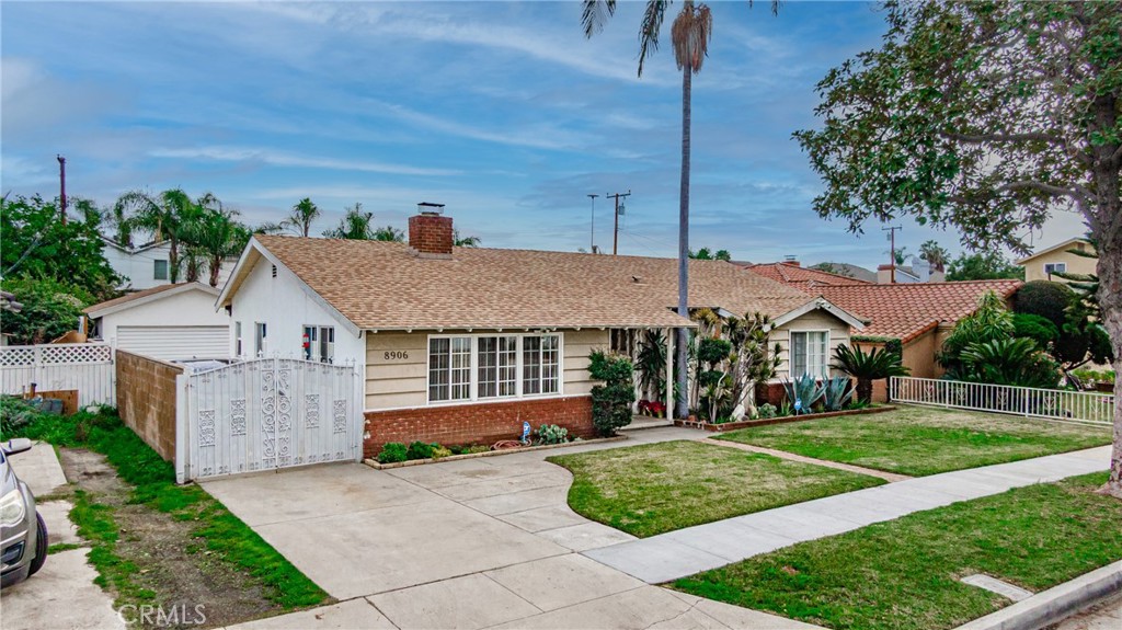 8906 Tweedy Lane