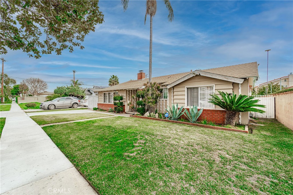 8906 Tweedy Lane