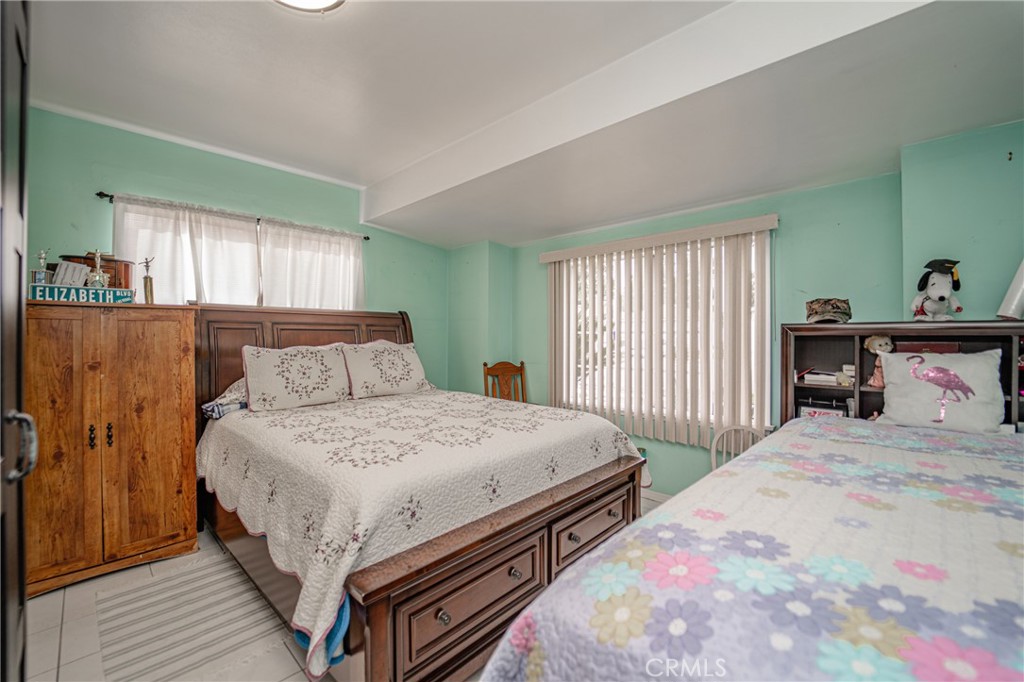 8906 Tweedy Lane