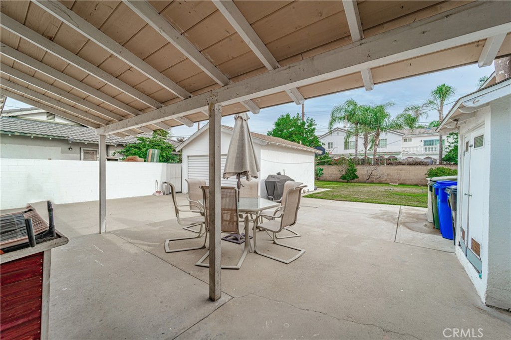 8906 Tweedy Lane
