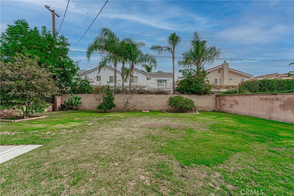 8906 Tweedy Lane