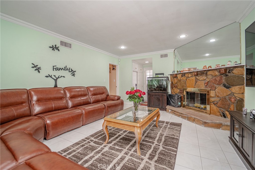 8906 Tweedy Lane