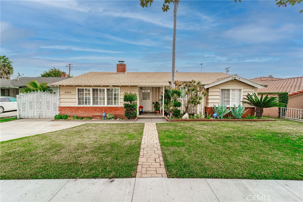 8906 Tweedy Lane