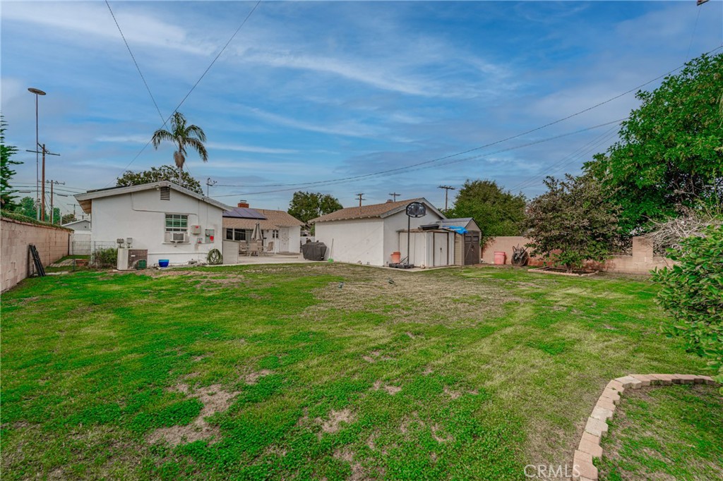 8906 Tweedy Lane