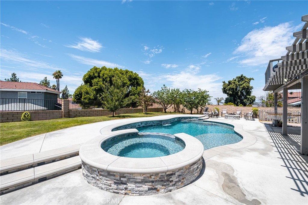 6581 Hemingway Drive