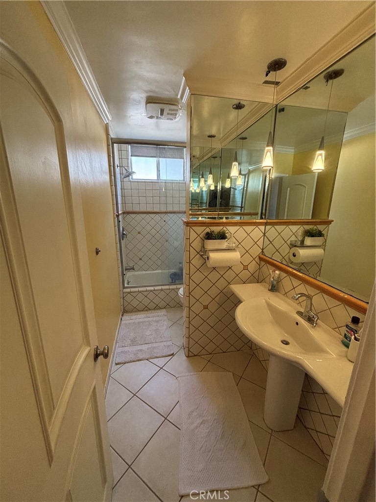 5625 Windsor