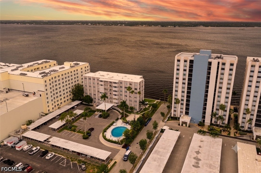 1900 Clifford ST 301