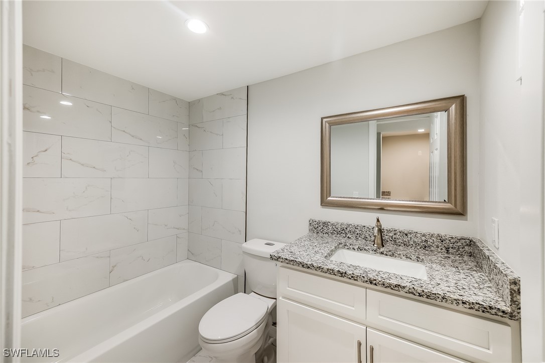 3225 E Riverside DR 53E