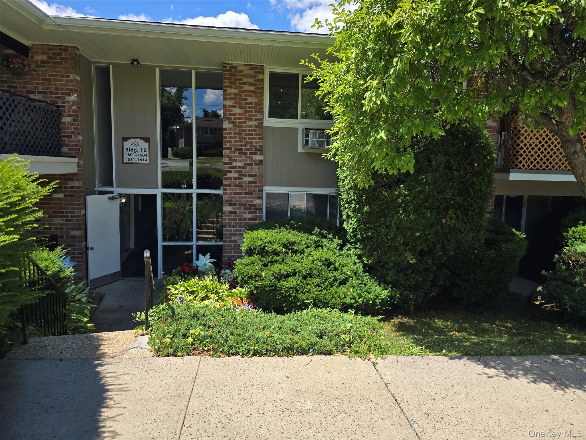 1613 Old Country Road
