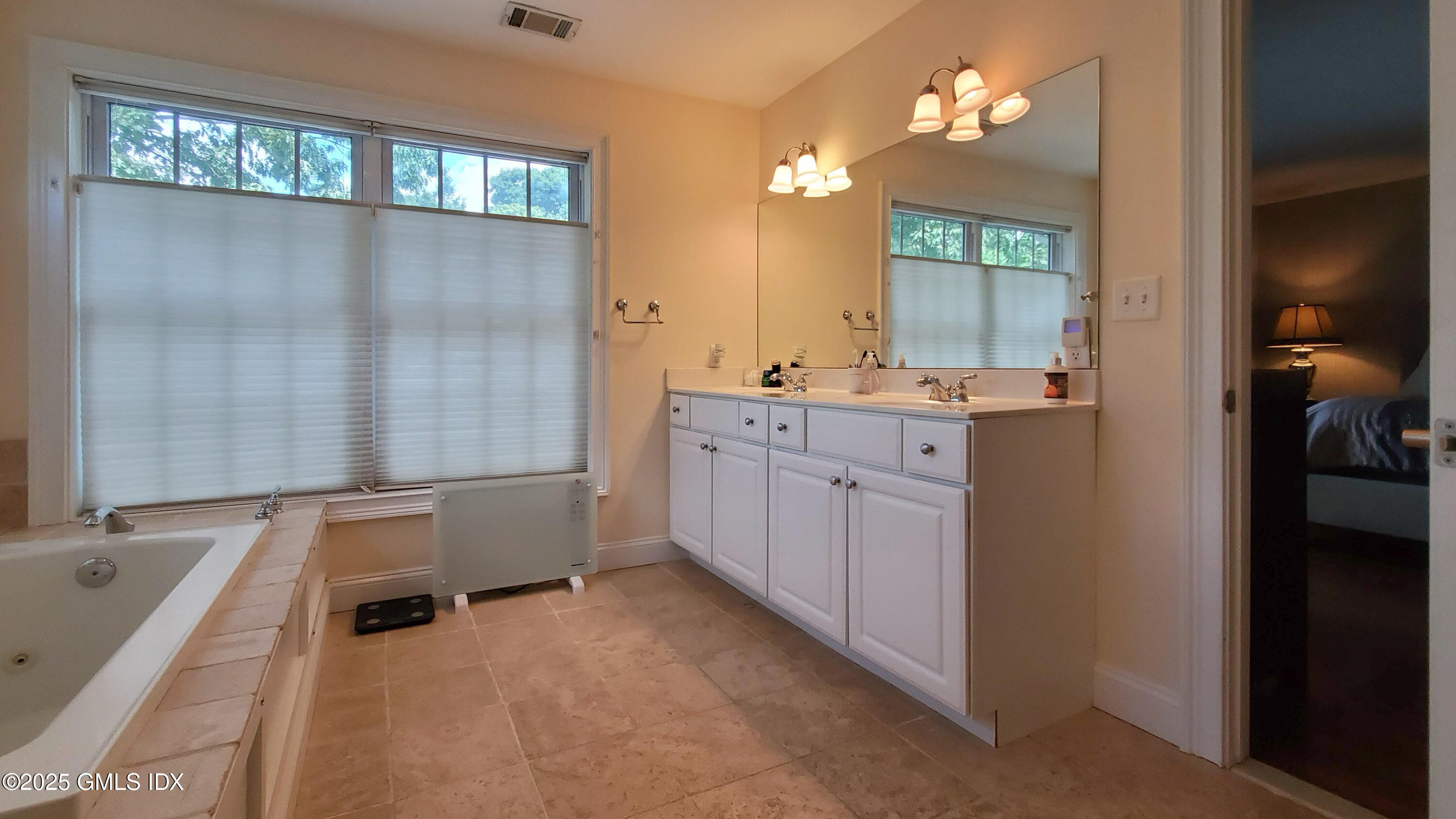 32 Cliff Avenue APT 1