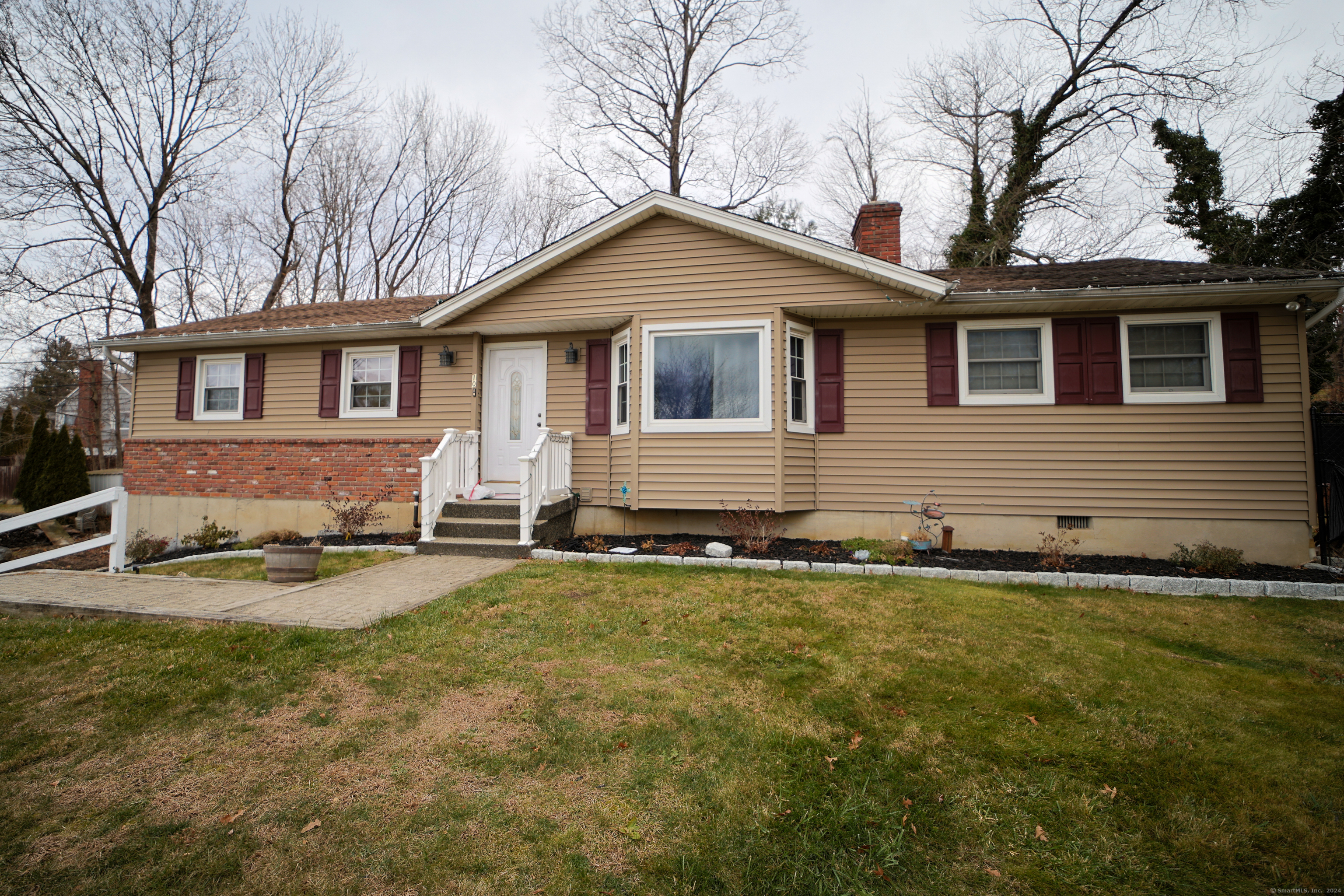 10 Lillian Avenue