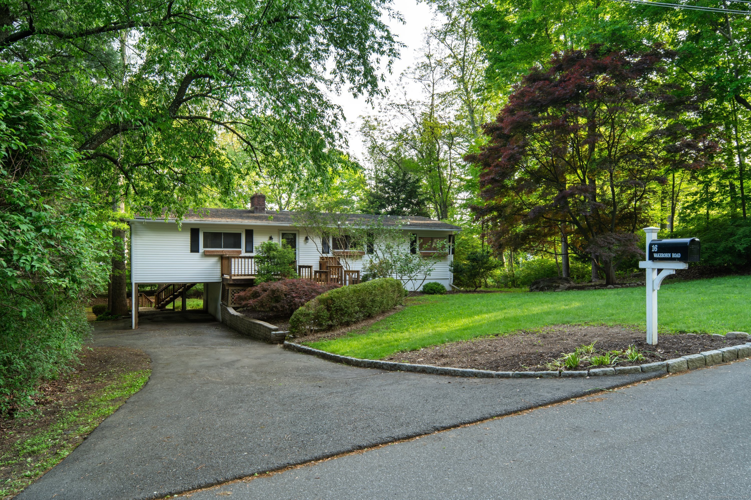 16 Wakerobin Road