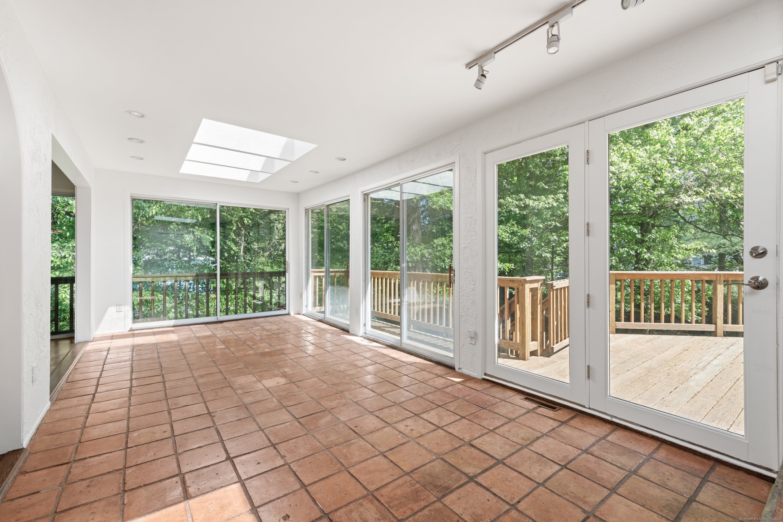 16 Wakerobin Road