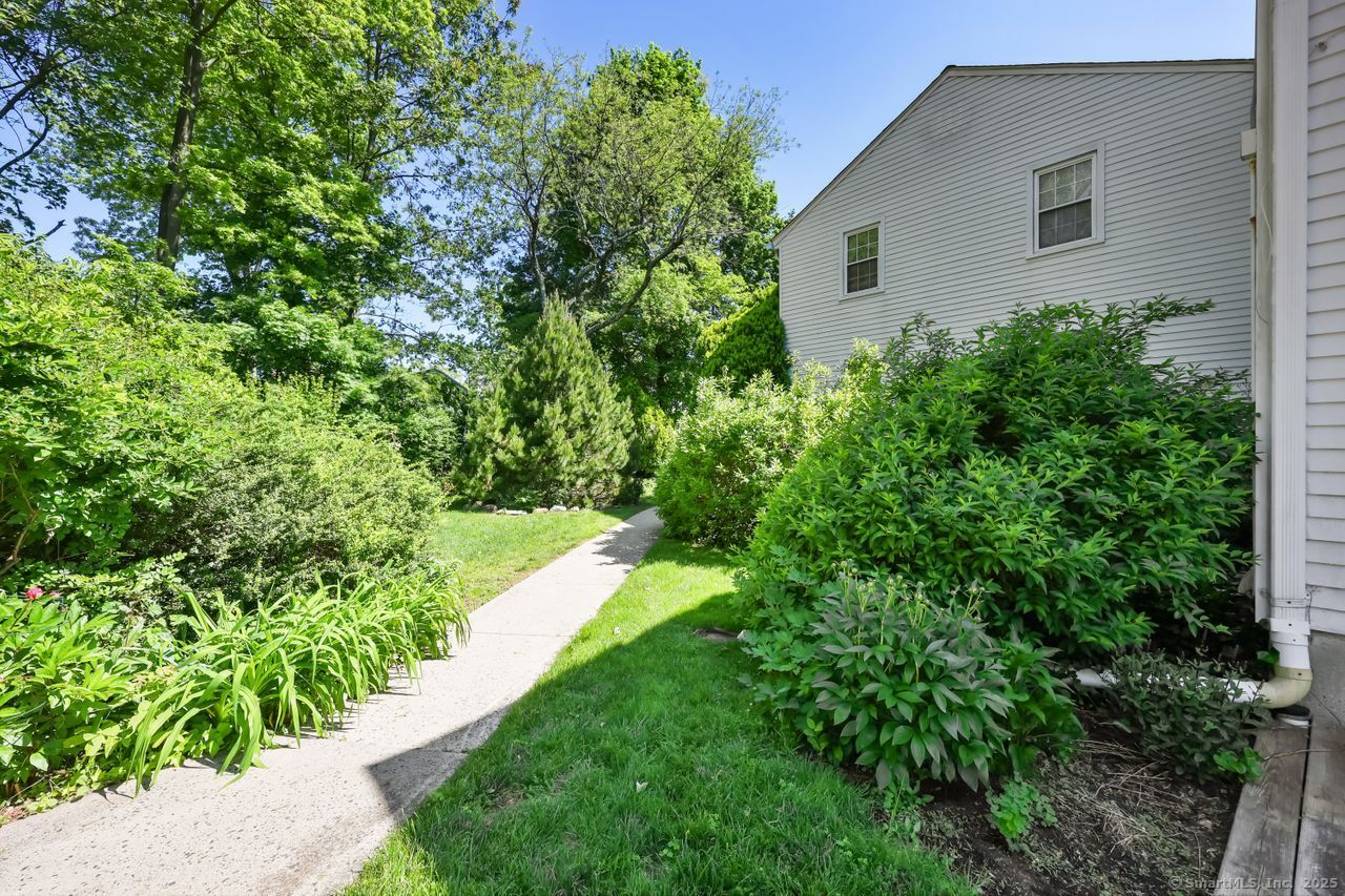 273 Sylvan Knoll