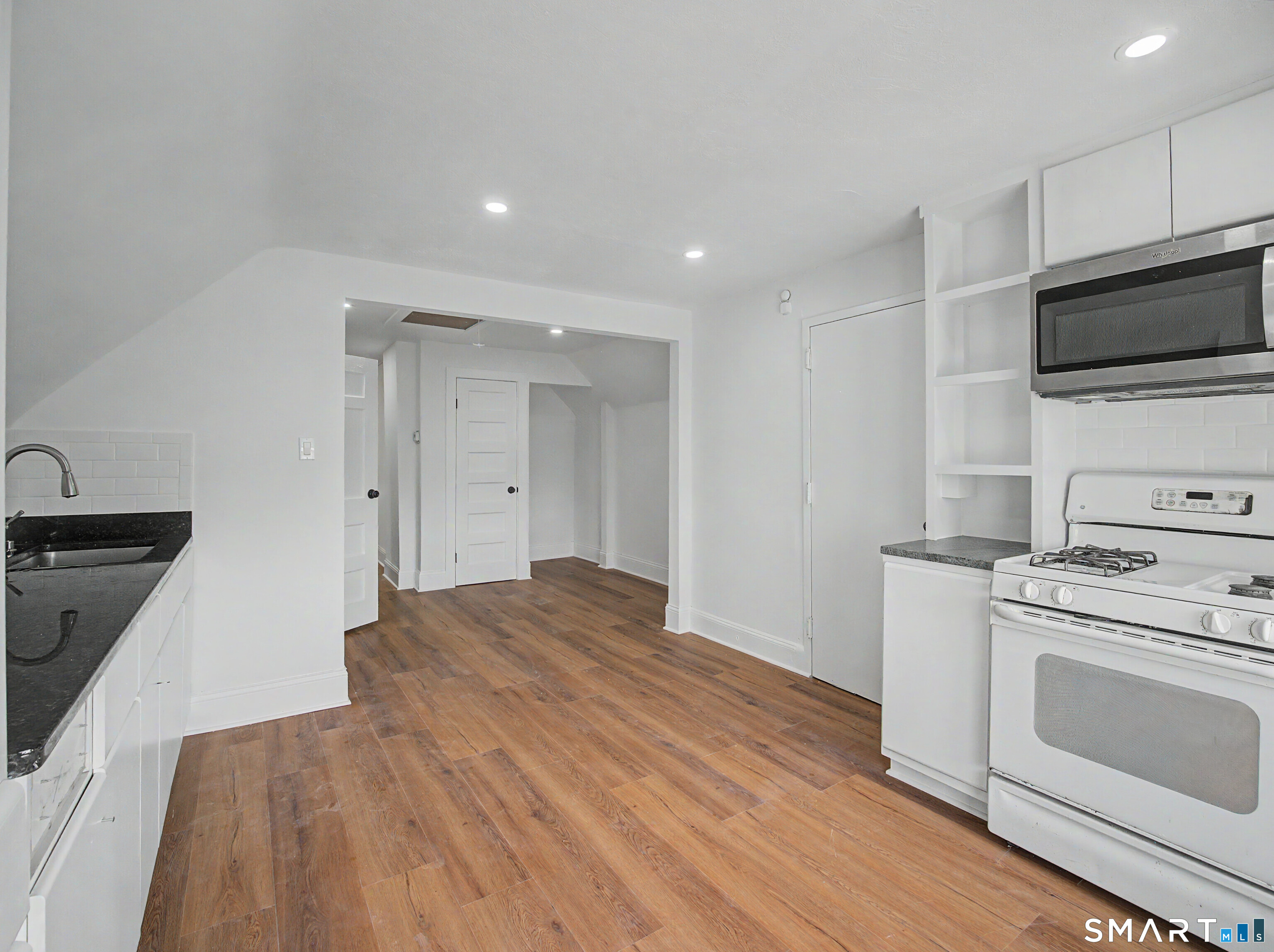 1872 North Avenue 3rd Floor