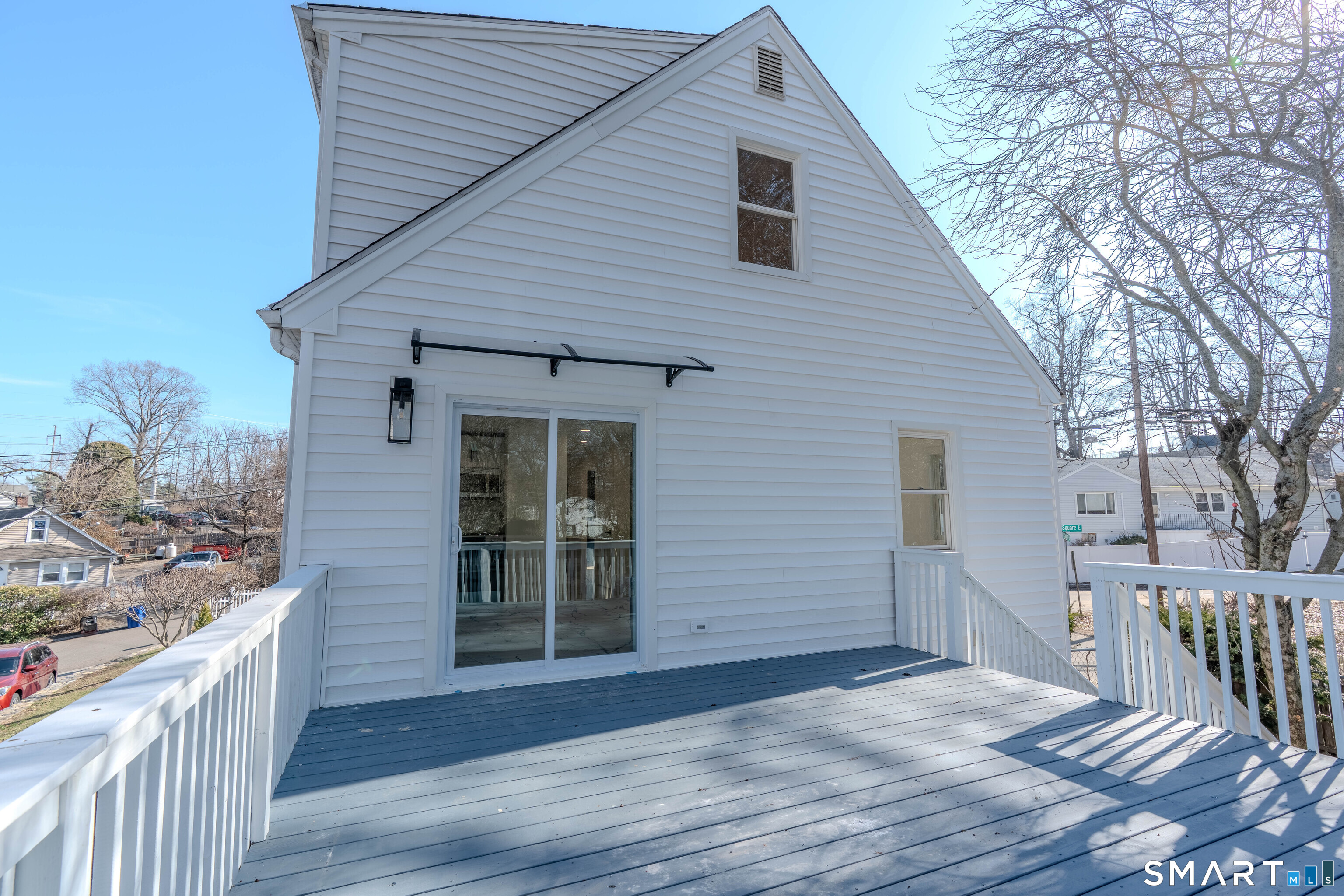 4 Robins Square East