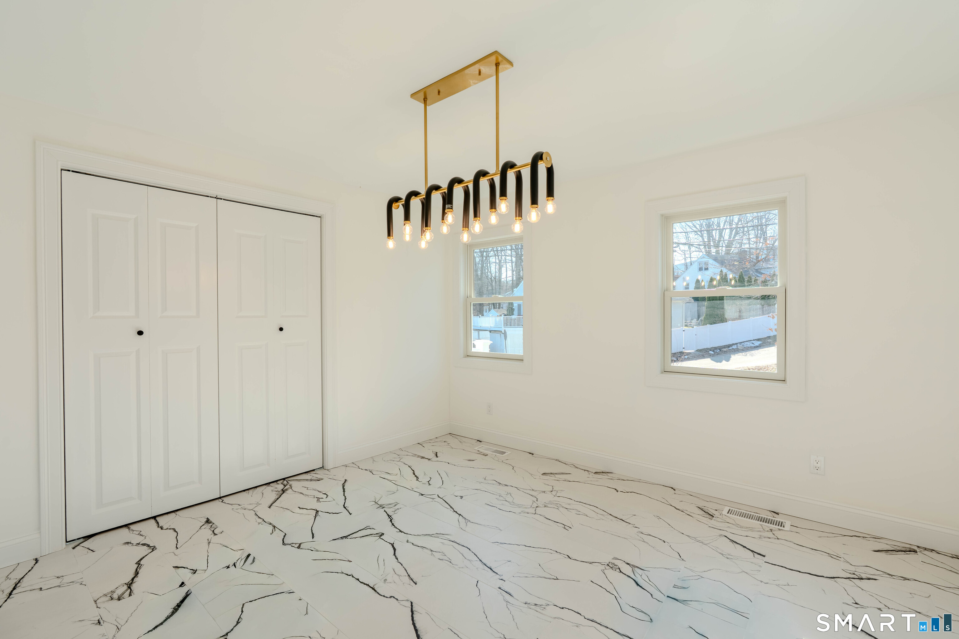 4 Robins Square East