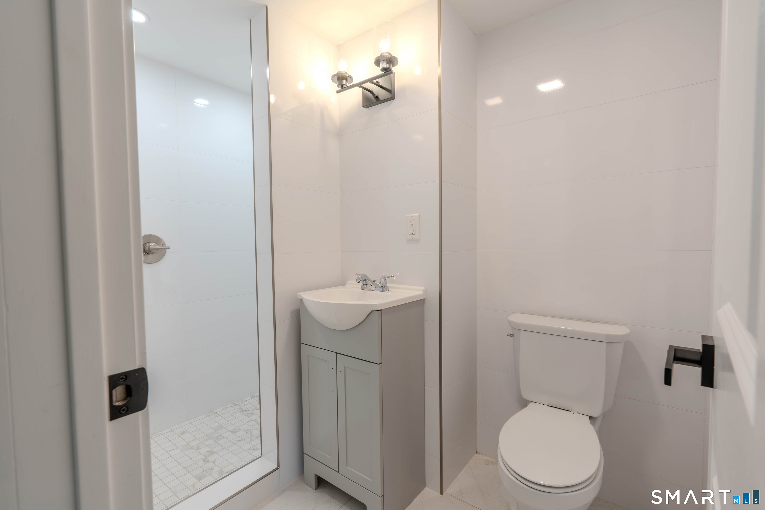 4 Robins Square East