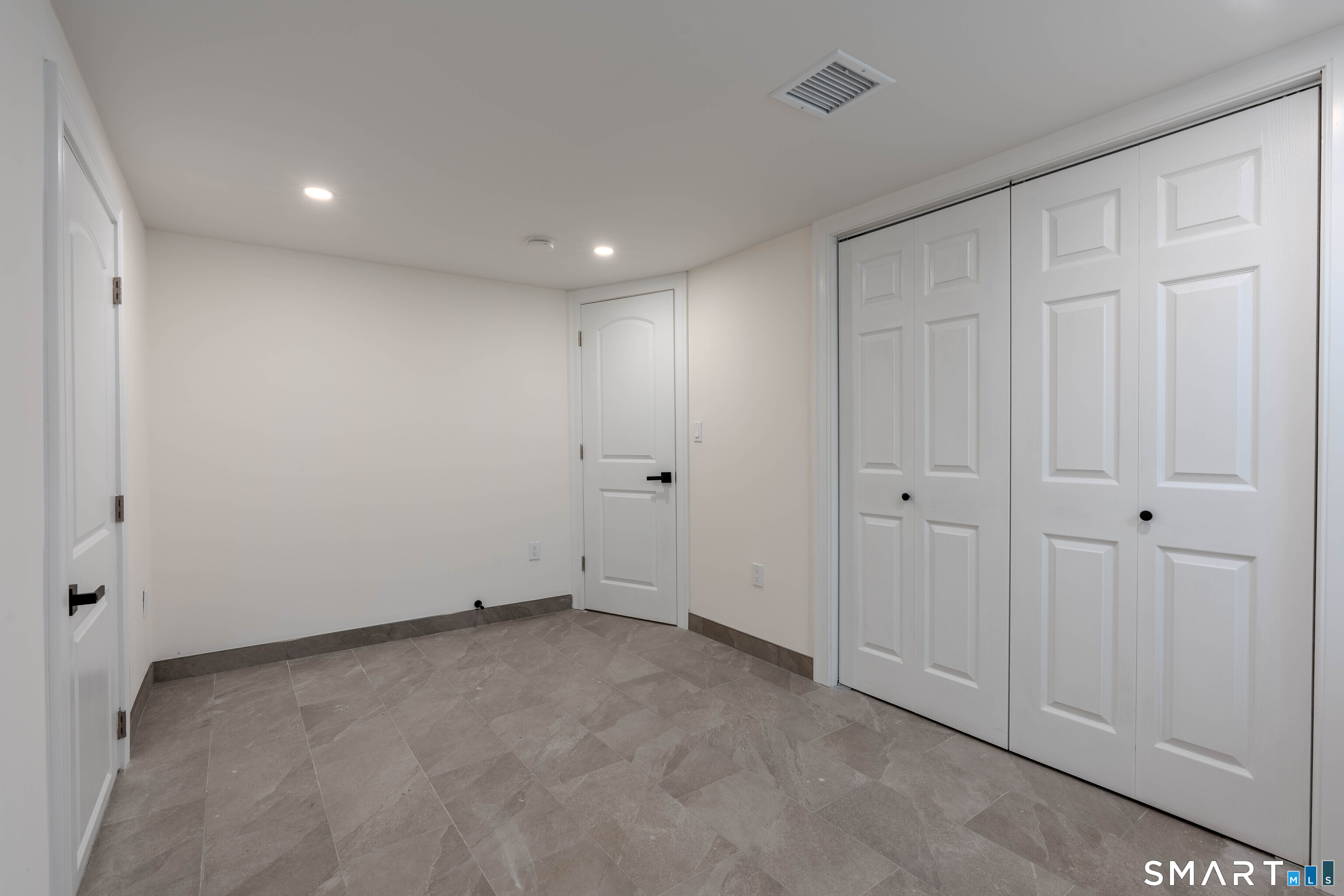 4 Robins Square East