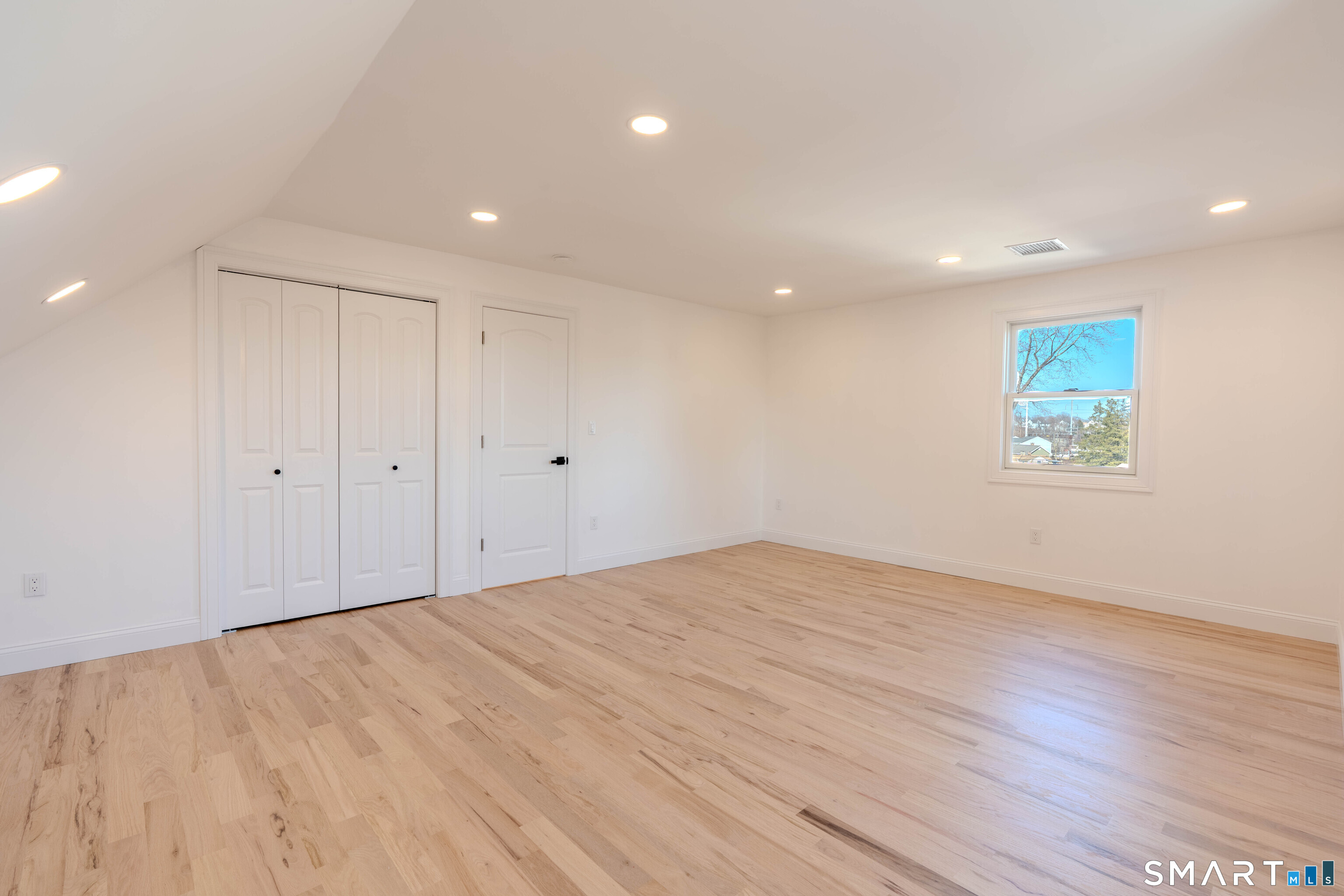 4 Robins Square East