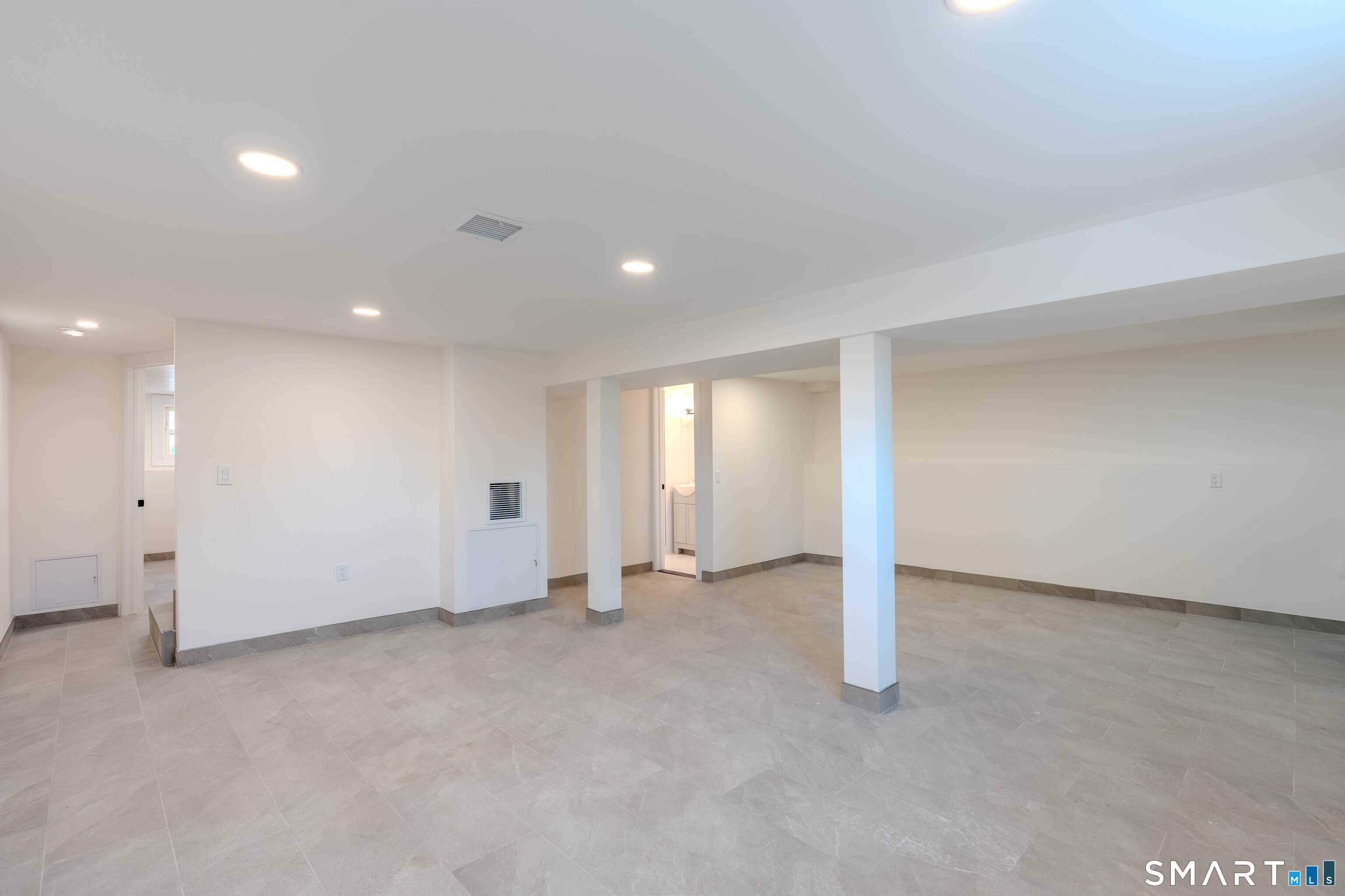 4 Robins Square East