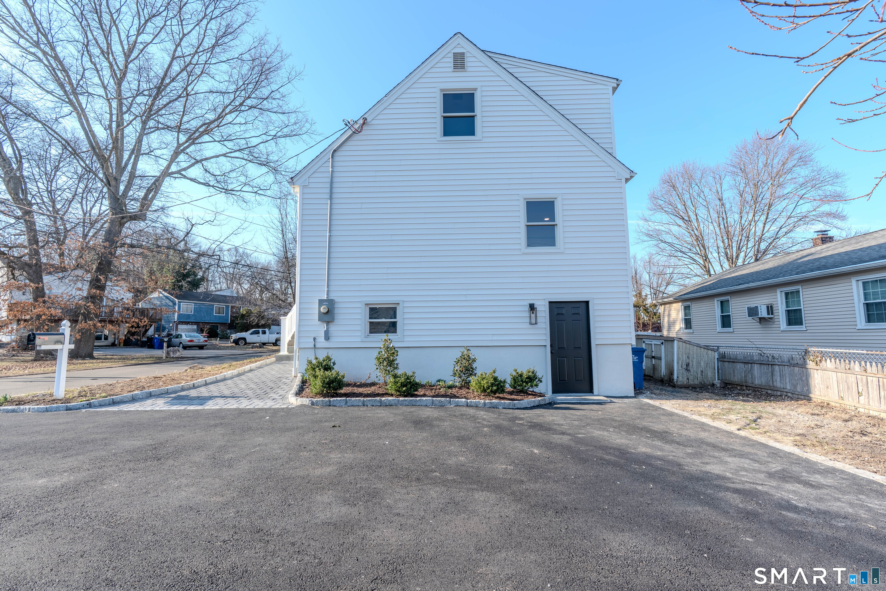 4 Robins Square East