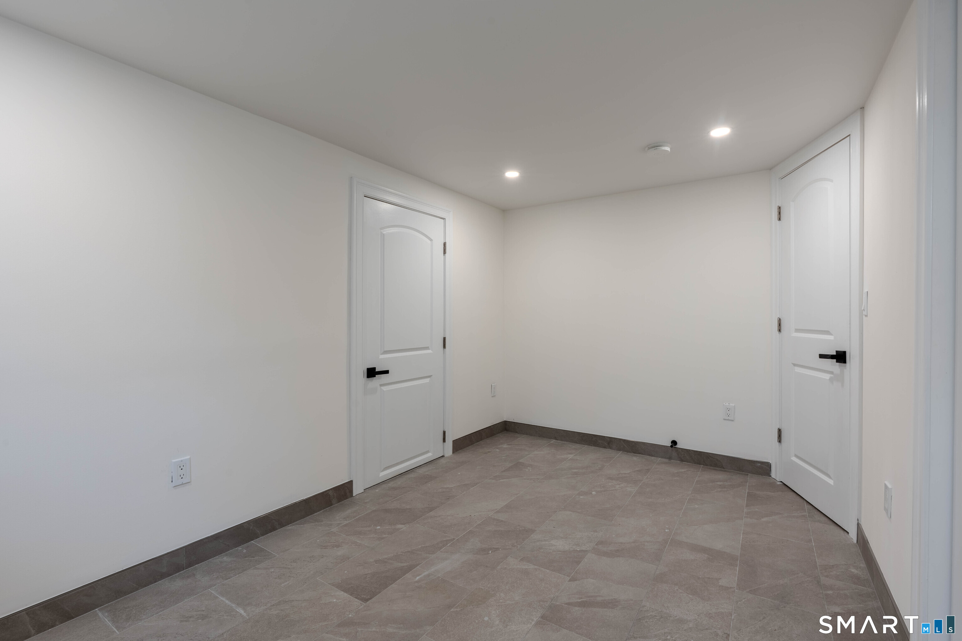 4 Robins Square East