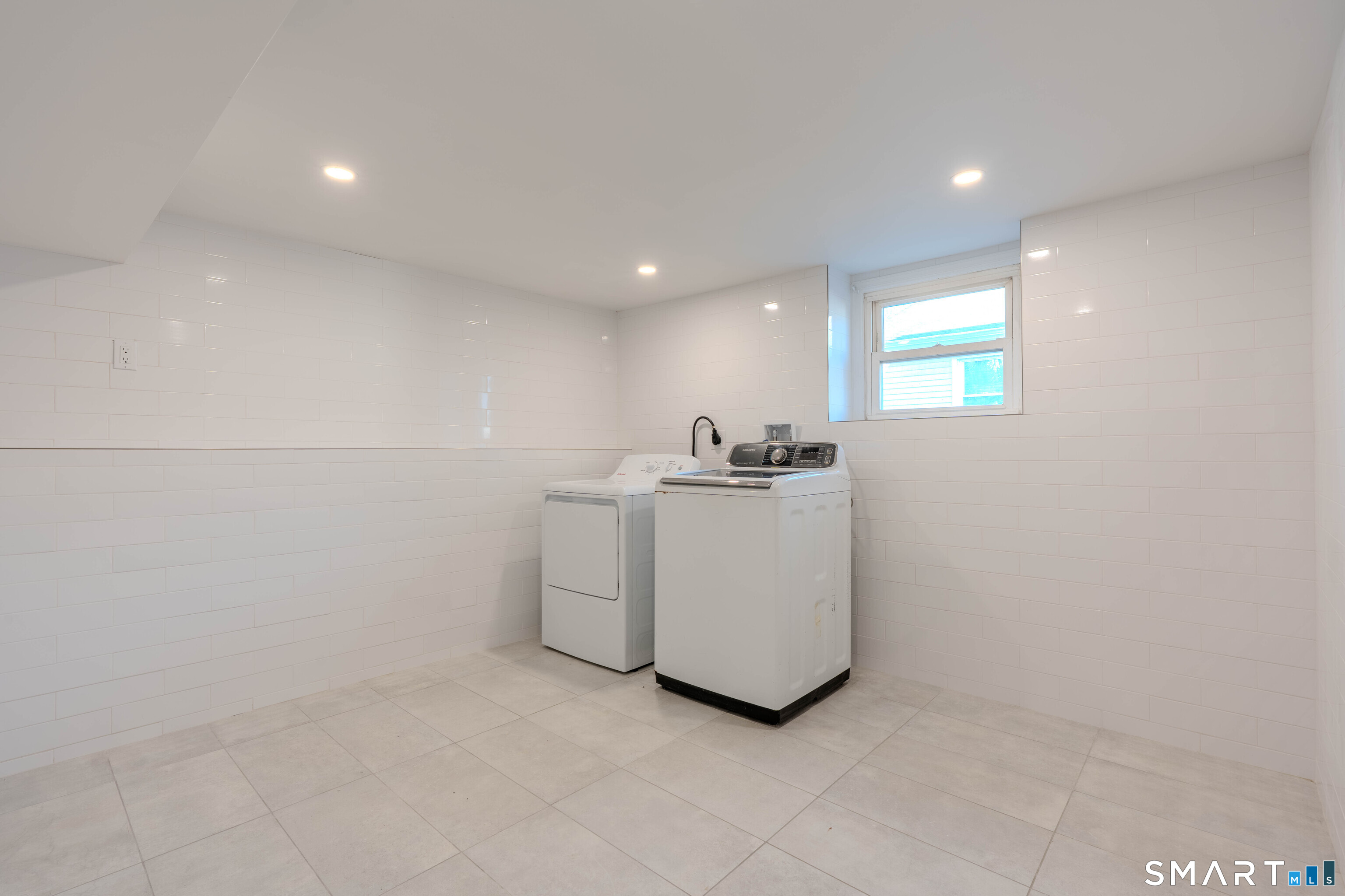 4 Robins Square East