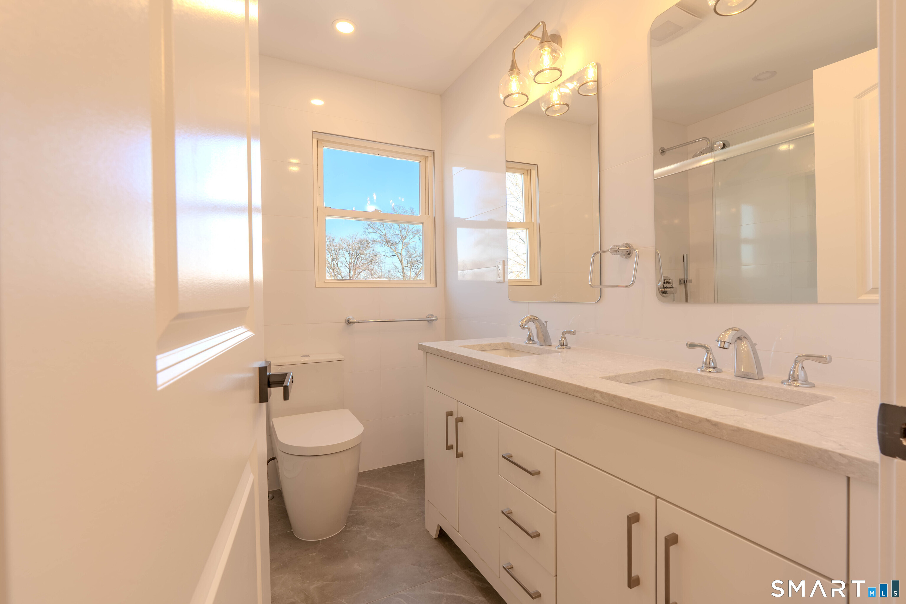 4 Robins Square East